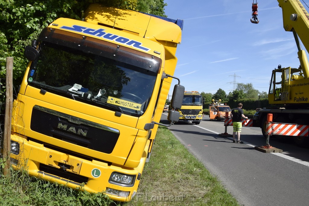 LKW in Boeschung A 3 Rich Frankfurt Hoehe Roesrath Lohmar P063.JPG - Miklos Laubert